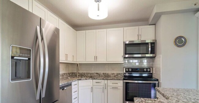 New stainless steel appliances - 1800 Huntington Blvd
