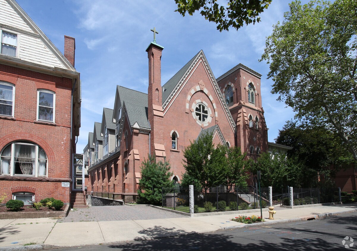 Primary Photo - 329 Greene St