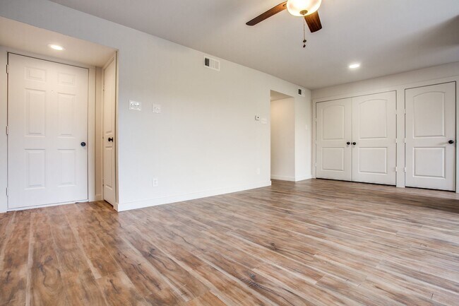 Foto del edificio - Creekside Condominumums Unit 33