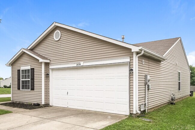 Building Photo - 2039 Orchid Bloom Dr