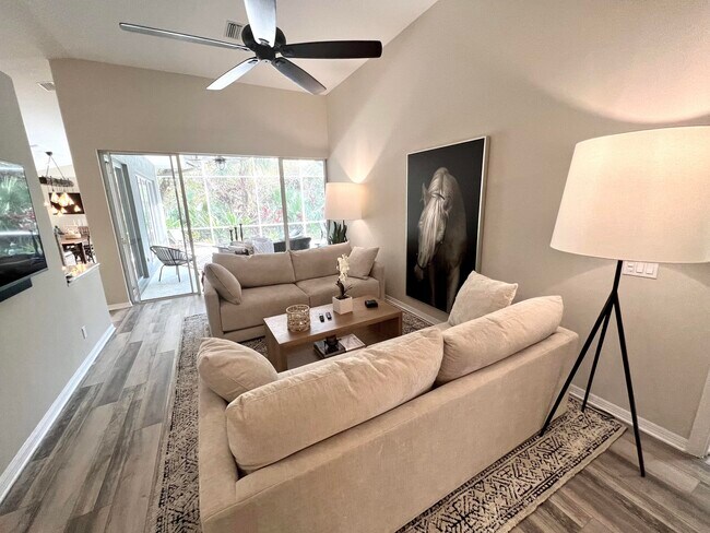 Liv Rm - 8005 Bobcat Cir