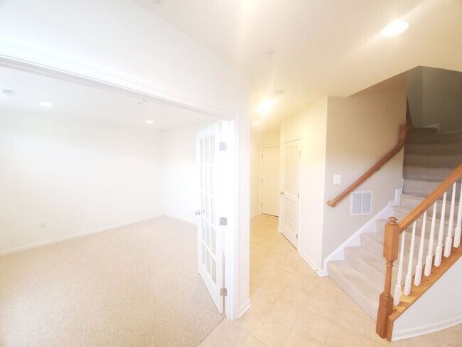 Building Photo - Gorgeous 3Bds/2.5Bths TH in Anne Arundel!!
