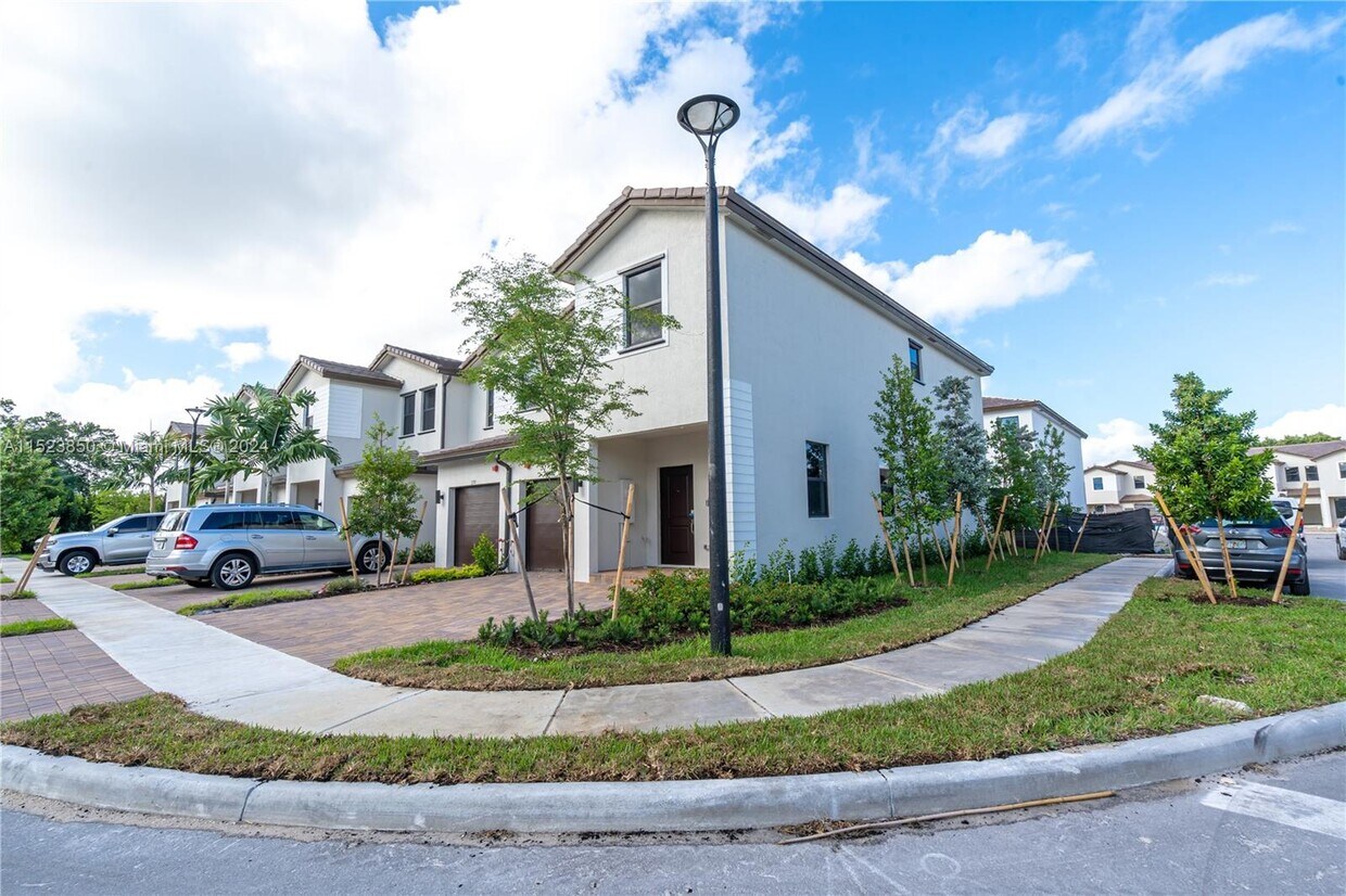 Primary Photo - 266 SW 159th Terrace
