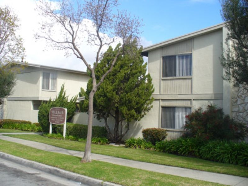 Building Photo - Village Townhomes