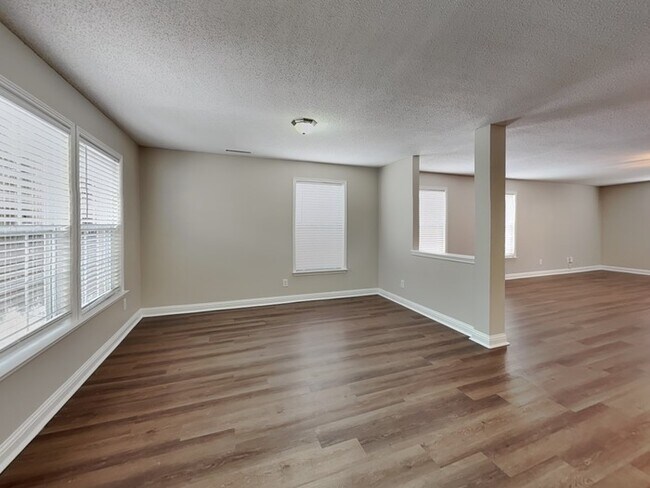 Foto del edificio - 1570 Broyles Ln