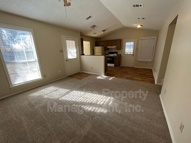 Foto del edificio - 6388 Ashton Rd