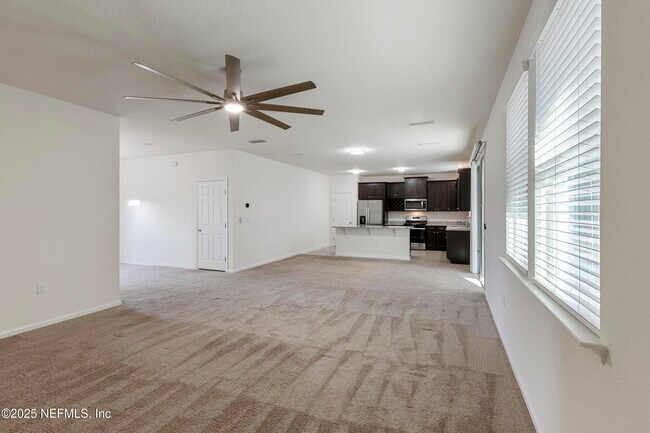 Foto del edificio - 11006 Stapleton Dr