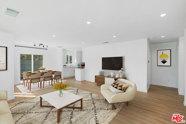 Foto del edificio - 7823 Kenyon Ave