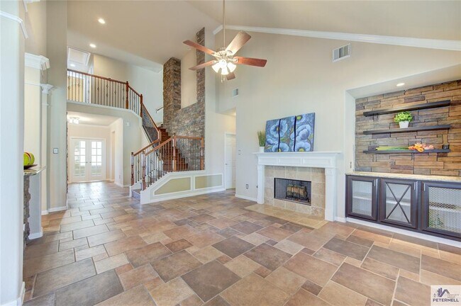 Foto del edificio - 5127 Shadow Breeze Ln