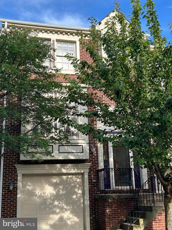 Building Photo - 111 Maximillian Ct SW