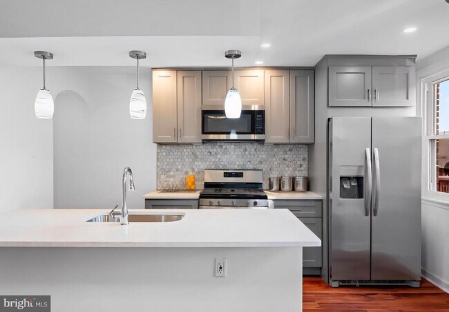 Foto del edificio - 8332 Forrest Ave