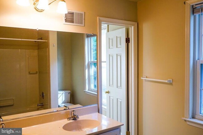 Foto del edificio - 275 W Central Ave