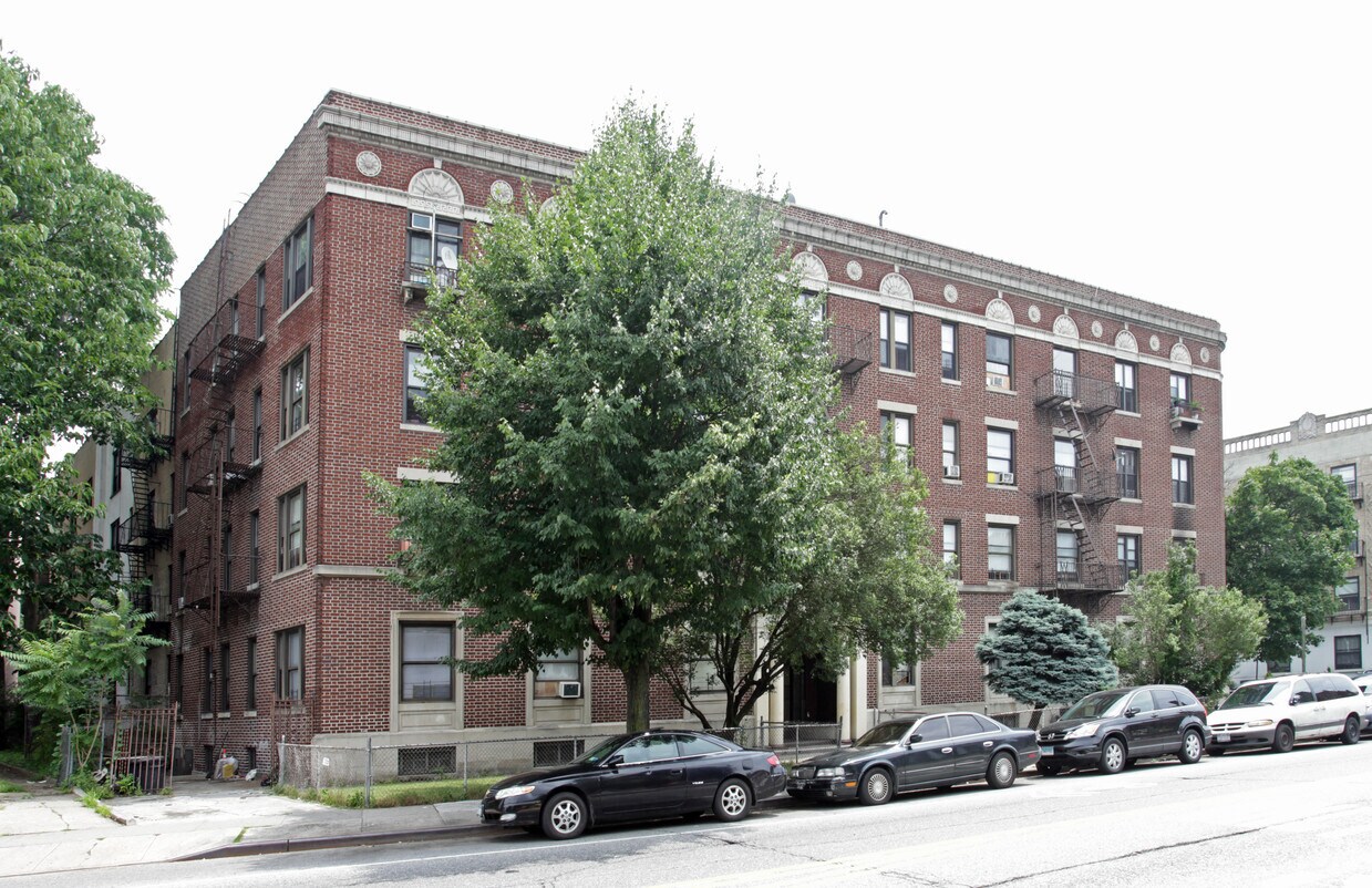 Primary Photo - Dora Court
