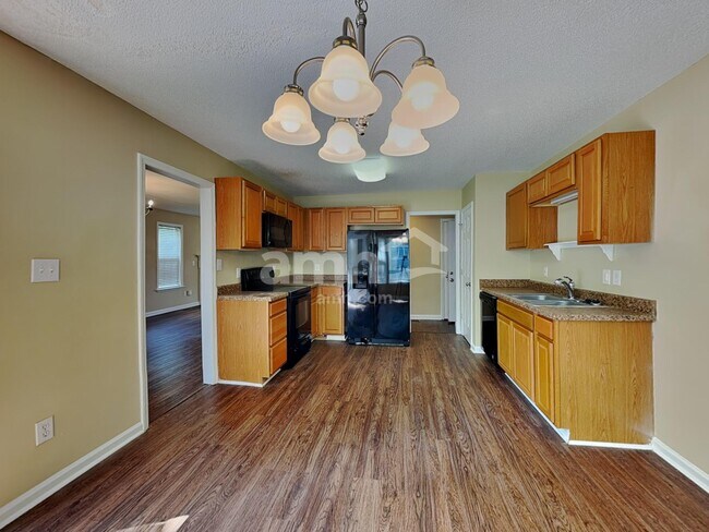 Foto del edificio - 100 Creekbank Ct