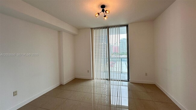 Foto del edificio - 79 SW 12th St