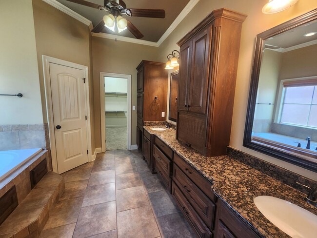 Foto del edificio - 4 Bedroom 2 Bath (Gardens Of Southgate)