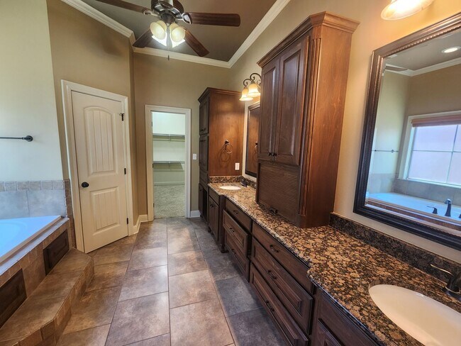 Building Photo - 415 Antietam Dr