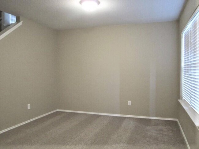 Building Photo - 9618 Lasbury Dr