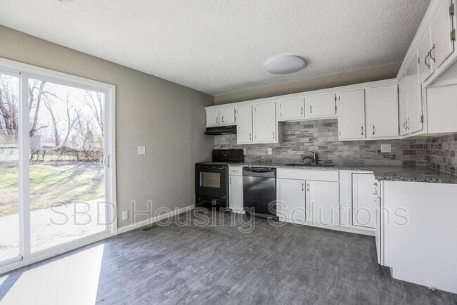 Building Photo - 1215 N Cedarcrest Dr