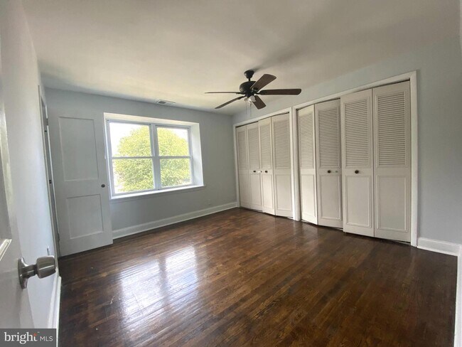 Building Photo - 1562 Devereaux Ave
