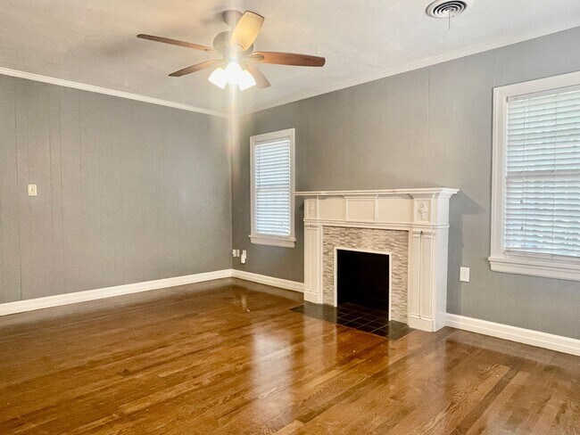 Building Photo - Stunning 2 Story 3/2/1 Tech Terrace Home w...