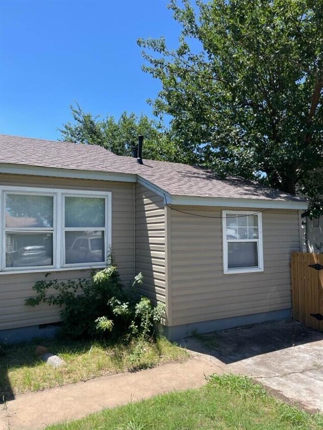 Primary Photo - 203 SW 23rd Pl