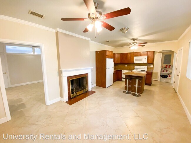 Building Photo - 4 br, 3 bath House - 2124 NW 7th Place