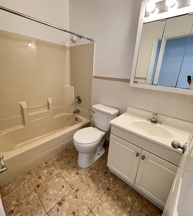 Building Photo - 2 bedroom in Chicago IL 60642