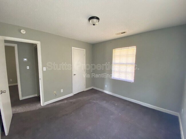 Building Photo - 545 Dulin St