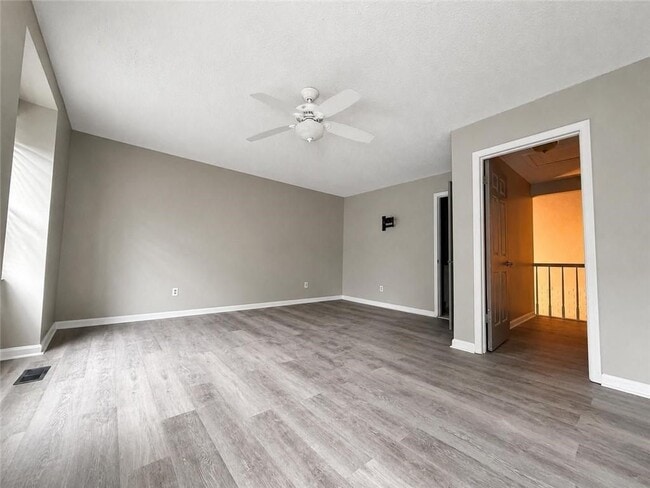 Building Photo - 5031 Bell Dr SE