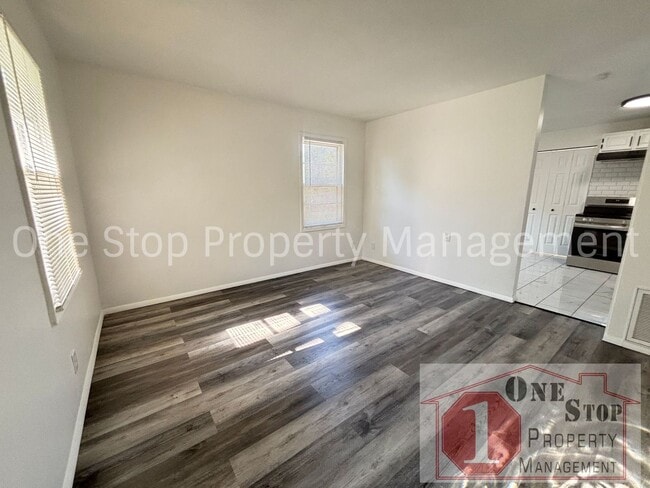 Building Photo - 4-bedroom, 2.5-bath in  Kansas City