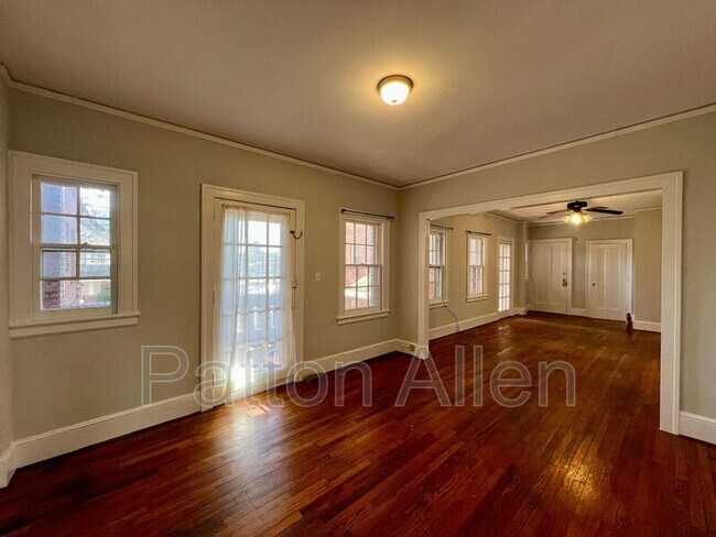 Foto del edificio - 116 E Chestnut St