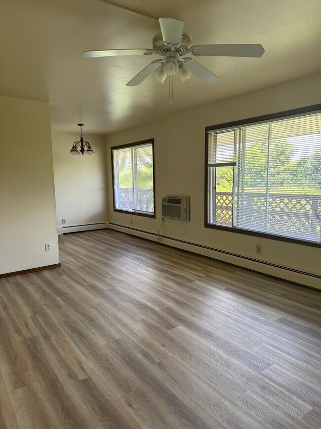 Foto del edificio - 3737 E Karstens Dr