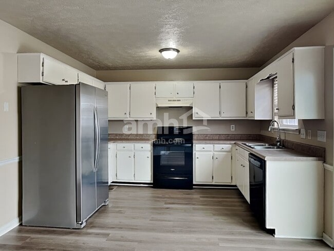 Building Photo - 403 Wooded Valley Ct