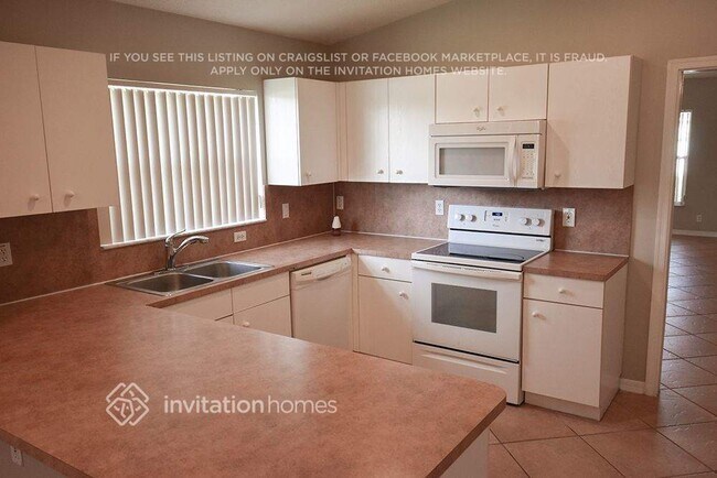 Building Photo - 950 SW 164th Ave