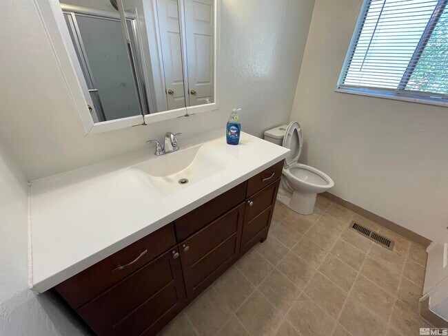 Building Photo - 2735 Lakeside Dr