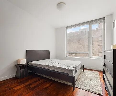 Building Photo - 261 W 28th St