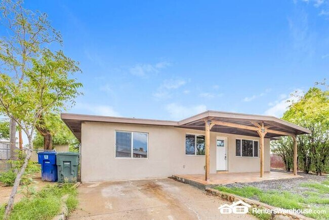 Building Photo - You're Going to Love this Charming Updated...