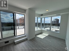 Building Photo - 5105-5105 Hurontario St