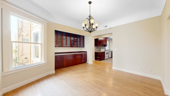 Building Photo - 1627 Clay St