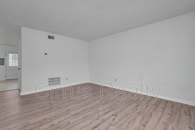 Building Photo - 358 Susan Constant Dr