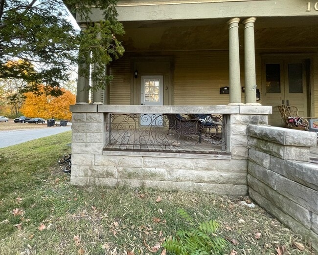 Building Photo - 1006 State St