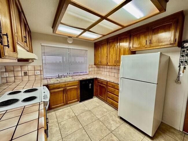 Building Photo - Charming 3 Bedroom 2 Bath Home for Rent in the Ranchwood Estates