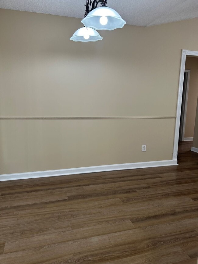 Building Photo - 1004 Mimosa Ln