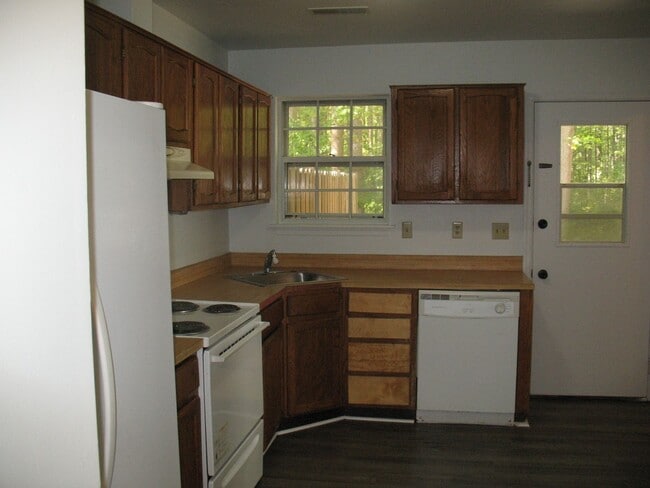 Building Photo - Albemarle Townhouse