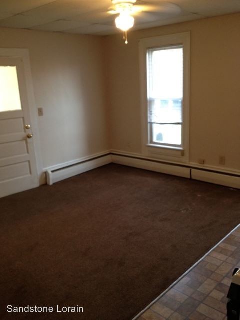 Building Photo - 870 S Main St