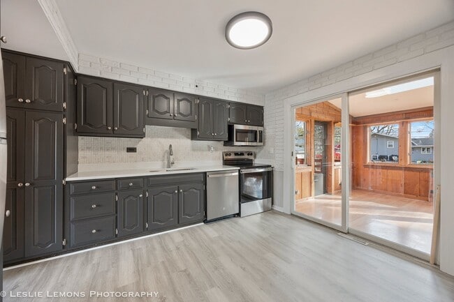 Foto del edificio - 320 Elmwood Dr