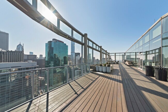 Foto del edificio - 600 N Fairbanks Ct