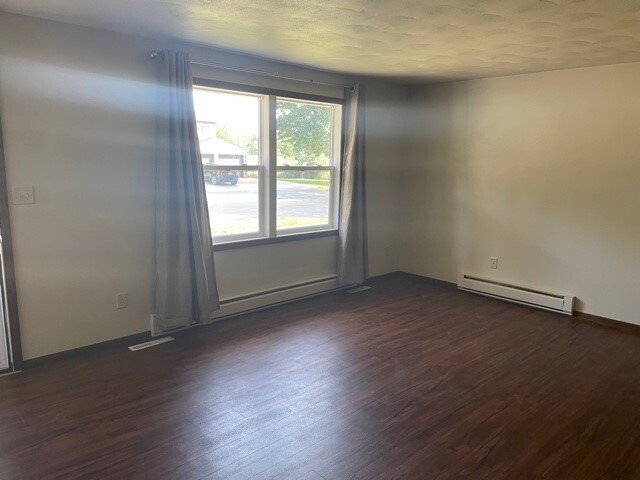 Living Room - 3115 N McDonald St