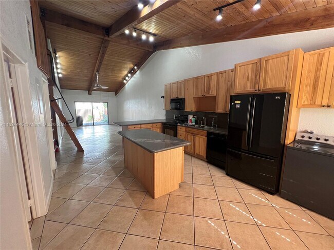 Building Photo - 2908 N 35th Terrace